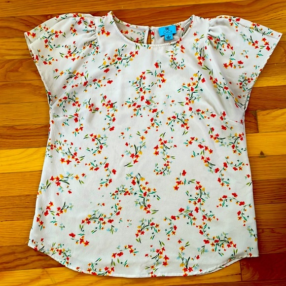 CeCe Tops - FAVORITE Cece floral shirt